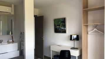 4 chambres, coffres-forts dans les chambres, fer et planche Ă  repasser