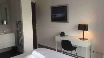 4 slaapkamers, een kluis op de kamer, een strijkplank/strijkijzer