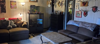 Spacious 5-bedroom house in delightful Bellefonte with AC, WiFi