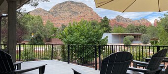 Charming 2-bedroom house with amazing views of Thunder Mountain
