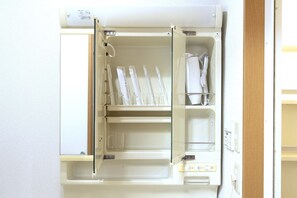 Appartement, non-fumeur, balcon | Salle de bain | Articles de toilette (gratuits), séchoir à cheveux, serviettes fournies