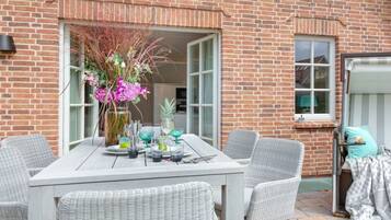 House | Outdoor dining