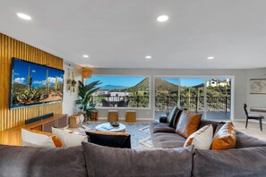 Smart TV, fireplace, video games, table football - Horizon Haven | Tucsons Ultimate Mountainside Stay (Tucson)