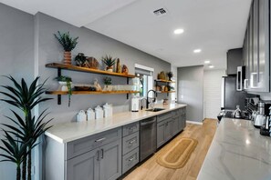 Fridge, microwave, oven, stovetop - Horizon Haven | Tucsons Ultimate Mountainside Stay (Tucson)