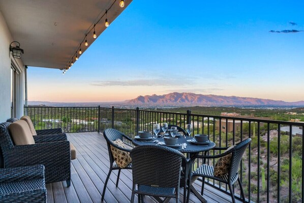 Outdoor dining - Horizon Haven | Tucsons Ultimate Mountainside Stay (Tucson)