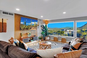 Smart TV, lareira, videogames, pebolim