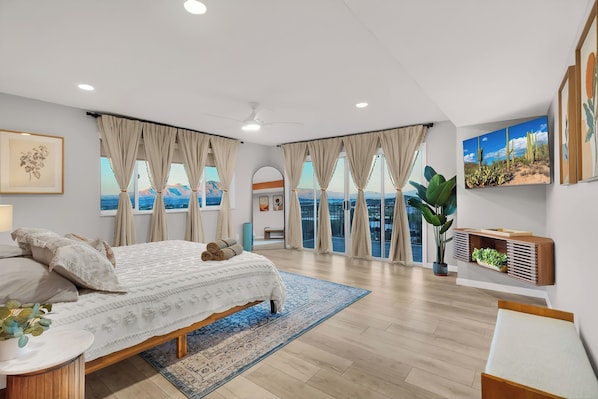 5 bedrooms, in-room safe, desk, iron/ironing board