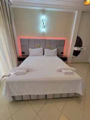 1 habitación, tabla de planchar con plancha, wifi y ropa de cama