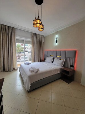 1 habitación, tabla de planchar con plancha, wifi y ropa de cama