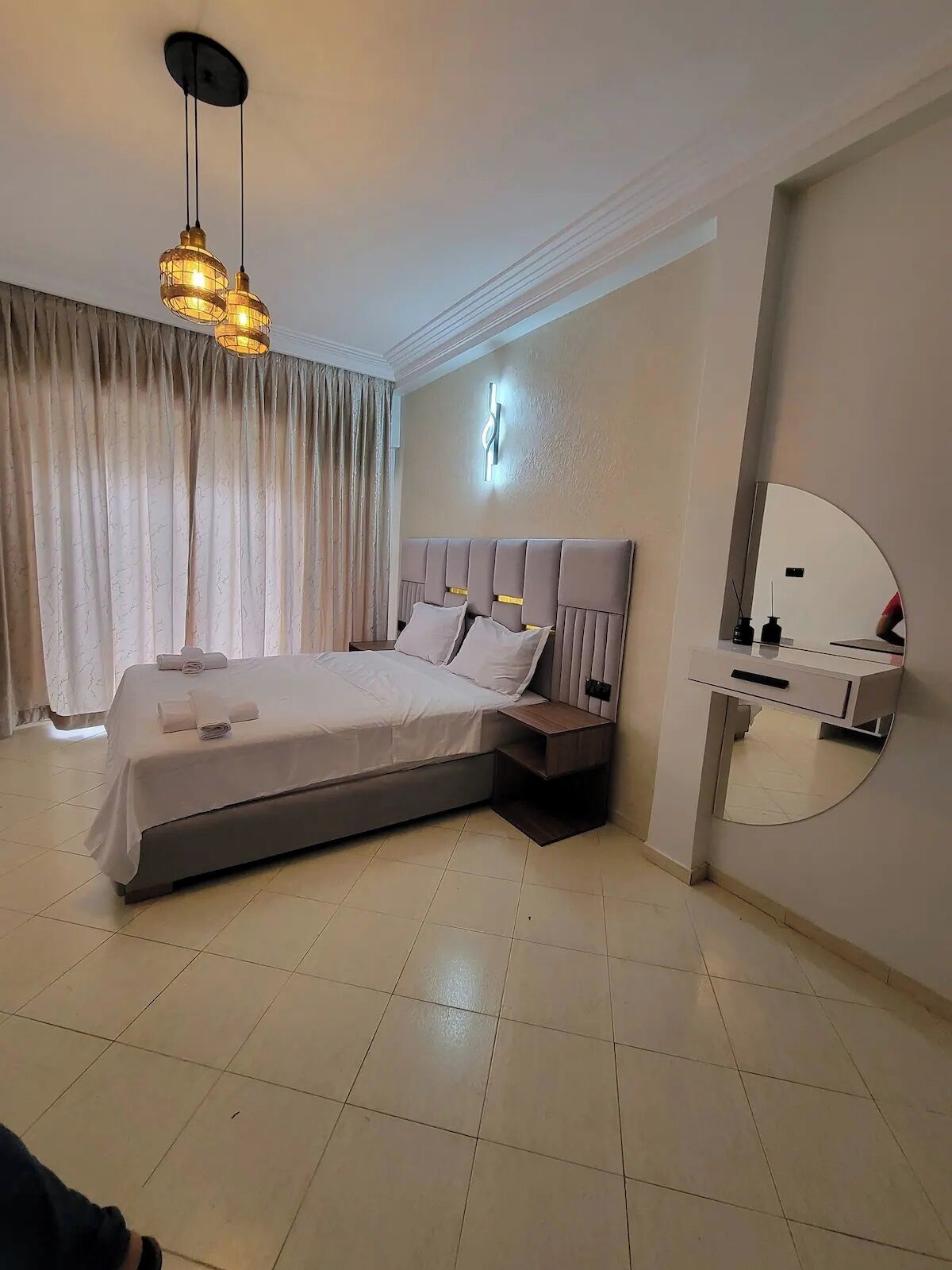 1 habitación, tabla de planchar con plancha, wifi y ropa de cama 