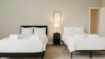 2 bedrooms, desk, WiFi