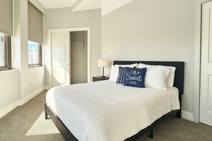 3 Schlafzimmer, Schreibtisch, Bügeleisen/Bügelbrett, Reisekinderbett