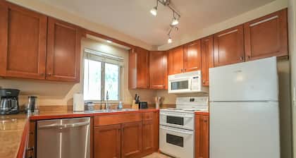 Newly refurnished 3-bedroom townhome with private backyard in Fountain Hills