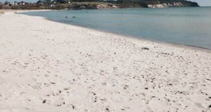 Lobbe With Direct Beach Location