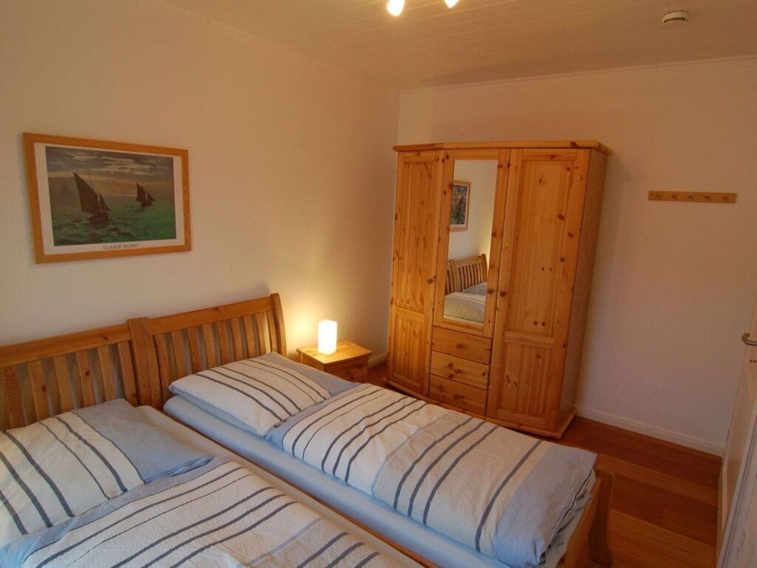 1 kamar tidur dan setrika/meja setrika