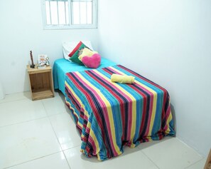 基本共用宿舍, 非吸煙房 | 書桌、手提電腦工作空間、床單