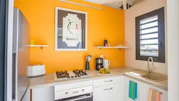 Fridge, microwave, oven, dishwasher