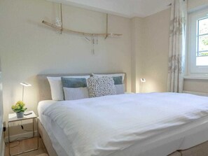 Casa | 1 habitación, muebles diferentes y ropa de cama