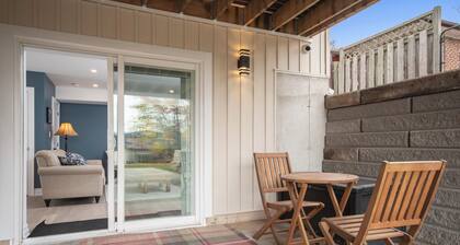 Modern, Self Contained Suite with Private Entrance, free parking and WIFI