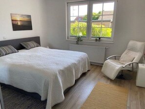 2 soverom, individuelt innredet og strykejern/-brett