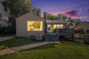 Exterior - Beautiful Home in Midtown Omaha (Omaha)