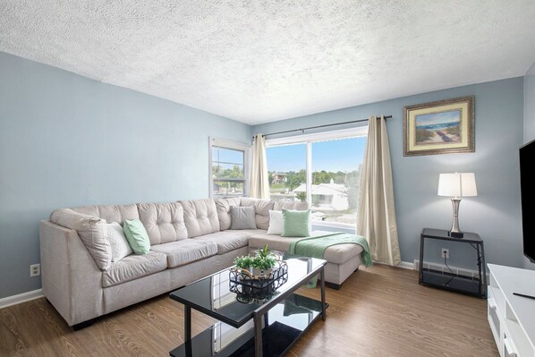 Smart TV - Beautiful Home in Midtown Omaha (Omaha)