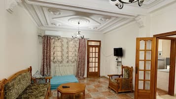 Classic Villa, Beach View | Living area