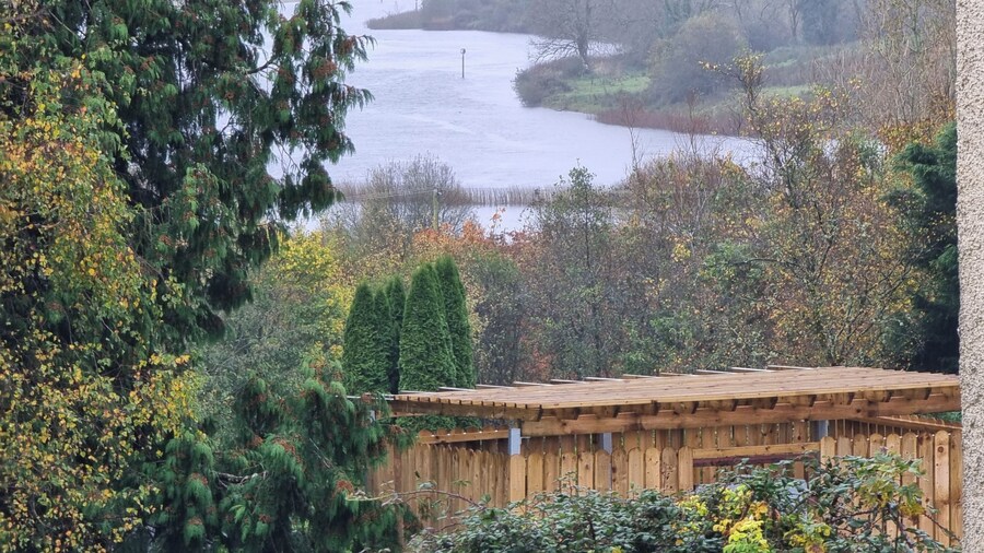 3 Bedrooms - Sleep 7 - Garden - Private Parking
