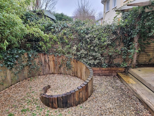 3 Bedrooms - Sleep 7 - Garden - Private Parking