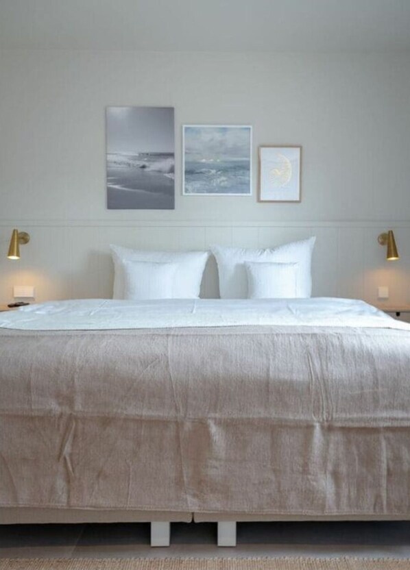 Casa | 4 habitaciones, muebles diferentes y tabla de planchar con plancha 