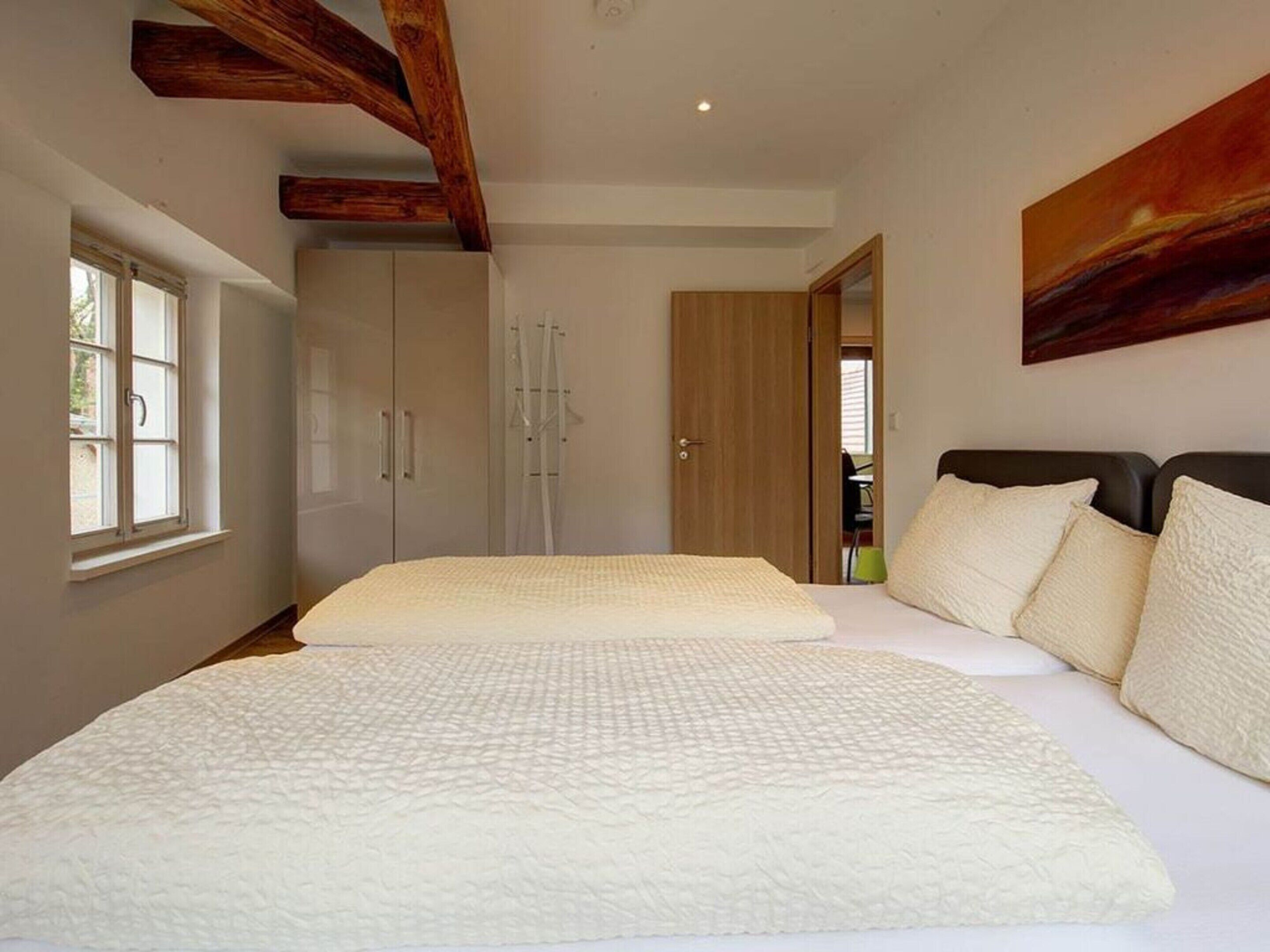 2 Schlafzimmer, individuell eingerichtet, Bügeleisen/Bügelbrett