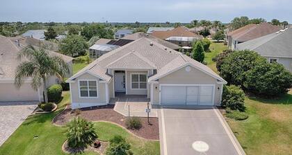 Upgraded 3:2 House in Amelia mins to Sumter Landing, golf & pool. New rental.