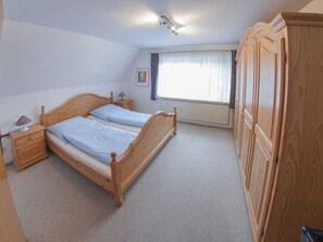 2 chambres, ameublement personnalisé, fer et planche à repasser