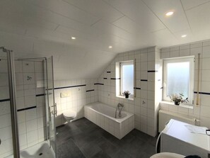 Bathroom - Zum Schlafwandler Comfortable Holiday Residence (Mengerschied)
