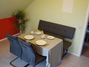 Dining - Zum Schlafwandler Comfortable Holiday Residence (Mengerschied)