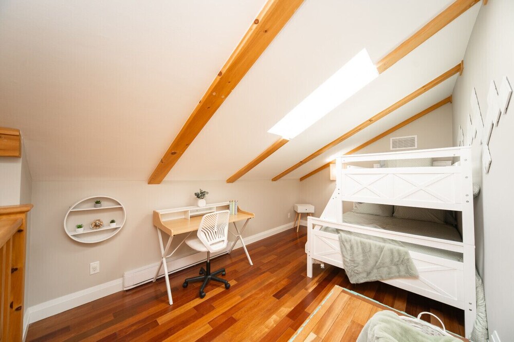 DeerhurstRsrt 98"TV PoolTable LakeFront 6AcresLuxe Huntsville Vrbo