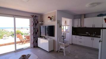 Mobile Home | Dining