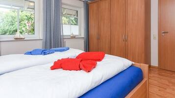 2 bedrooms, individually furnished, iron/ironing board, bed sheets