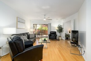 Smart TV, tenis de mesa y libros 