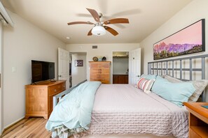 1 dormitorio, escritorio, tabla de planchar con plancha y wifi gratis