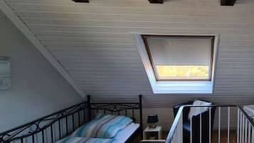 2 Schlafzimmer, individuell eingerichtet