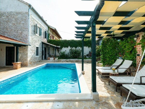 Villa | Piscina | Piscina all'aperto