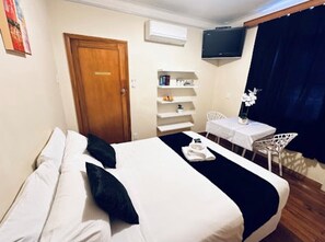 Estudi Comfort | Escriptori, habitacions insonoritzades i planxa i posts de planxar 