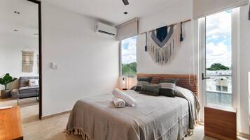 1 bedroom, desk, iron/ironing board, WiFi