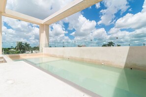 Unclassified image, 2 of 62, button