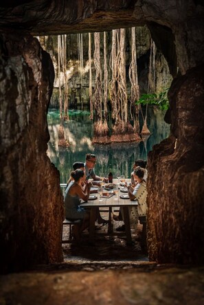 Outdoor dining - Ku K`aay Luxury Villa by LAHOS (Valladolid)