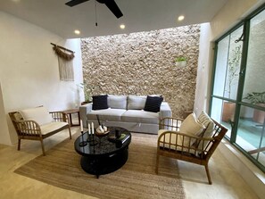 Smart TV - Casa Verde Maya Downtown by LAHOS (Mérida)