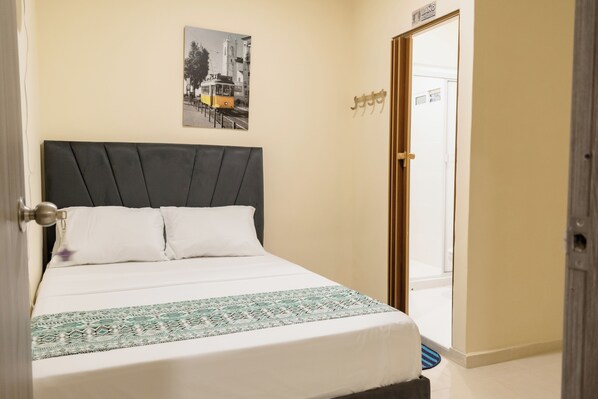 Free WiFi, bed sheets - Santa Marta historical center hostel (Santa Marta)