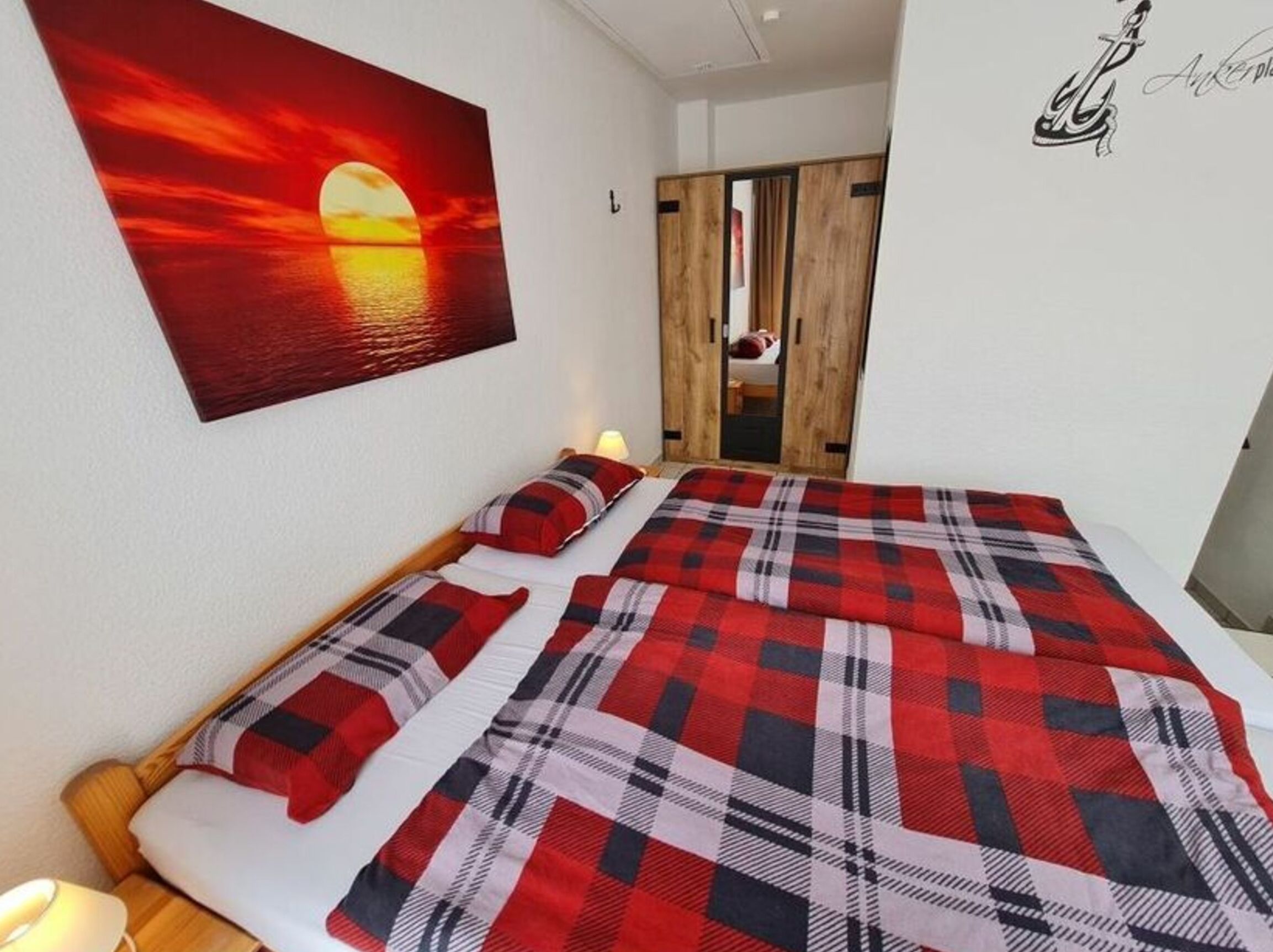 2 Schlafzimmer, individuell eingerichtet