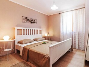 Hus | 4 soverom, individuelt innredet og strykejern/-brett